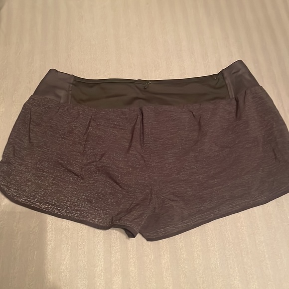 EUC women’s Adidas shorts, size large - Picture 4 of 7